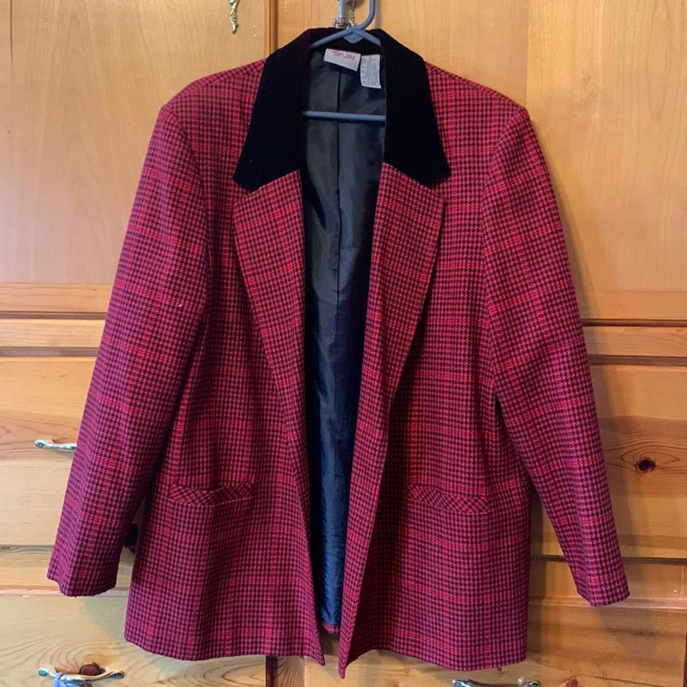 Vintage red and black houndstooth blazer size 16